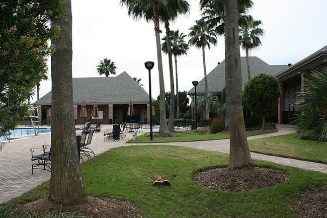 Building Photo - 2046 Palm Forest Ln