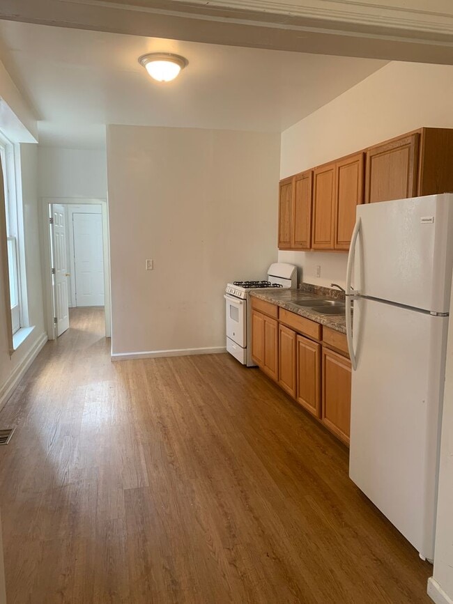 Building Photo - 2 Bedroom 1st Floor-Parking- Penn Park Area York City