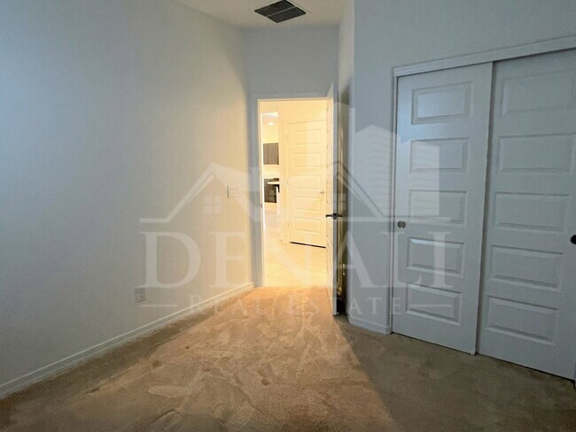 Building Photo - 7954 W Medlock Dr