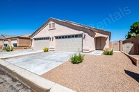 Building Photo - DON'T MISS THIS THREE BEDROOM TOWNHOUSE IN A PRIME LOCATION