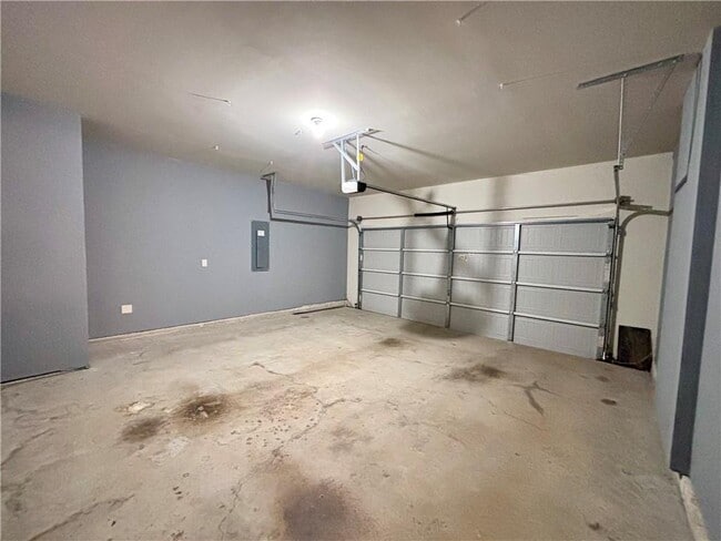 Building Photo - 613 Stonehurst Ln