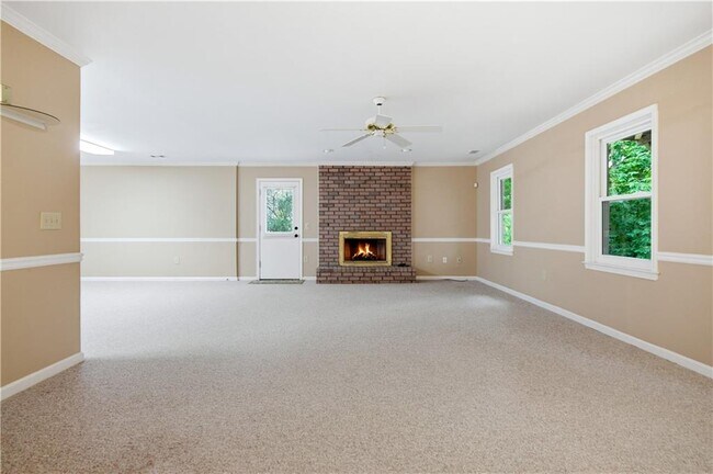 Building Photo - 5525 Hampstead Way