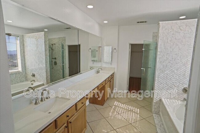 Building Photo - 24022 Via Vista