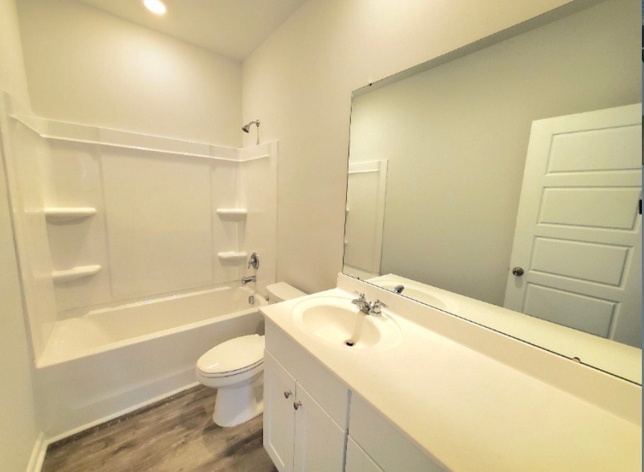Building Photo - 160 Cypress Holw Dr