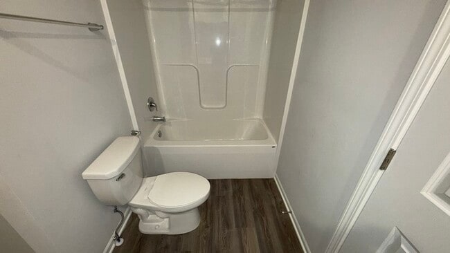 Building Photo - Lovely 3-Bedroom Home in a Quiet Kansas Ci...