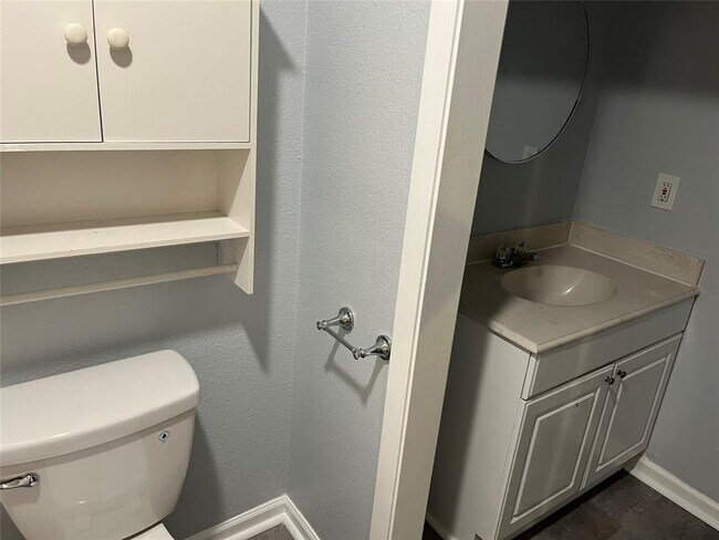 Building Photo - 13451 Parkway Blvd