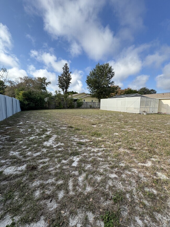 Building Photo - 5100 Mentmore Ave