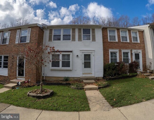 Building Photo - 8112 Parkdale Ct
