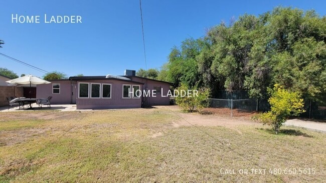 Building Photo - 2226 E Mitchell Dr