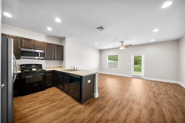 Building Photo - 5980 Callaway Cir