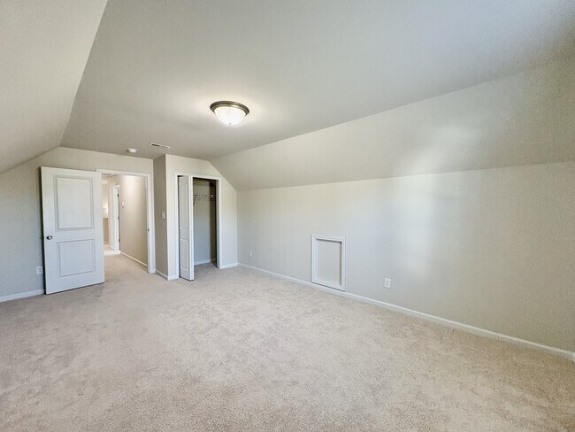 Building Photo - 189 Traverse Dr