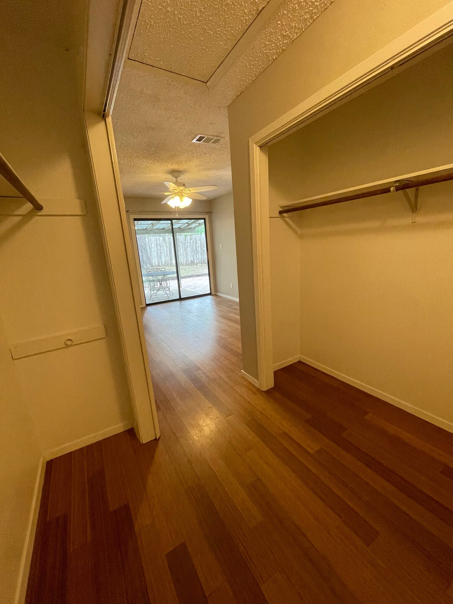 Building Photo - 2608 Carnarvon Ln