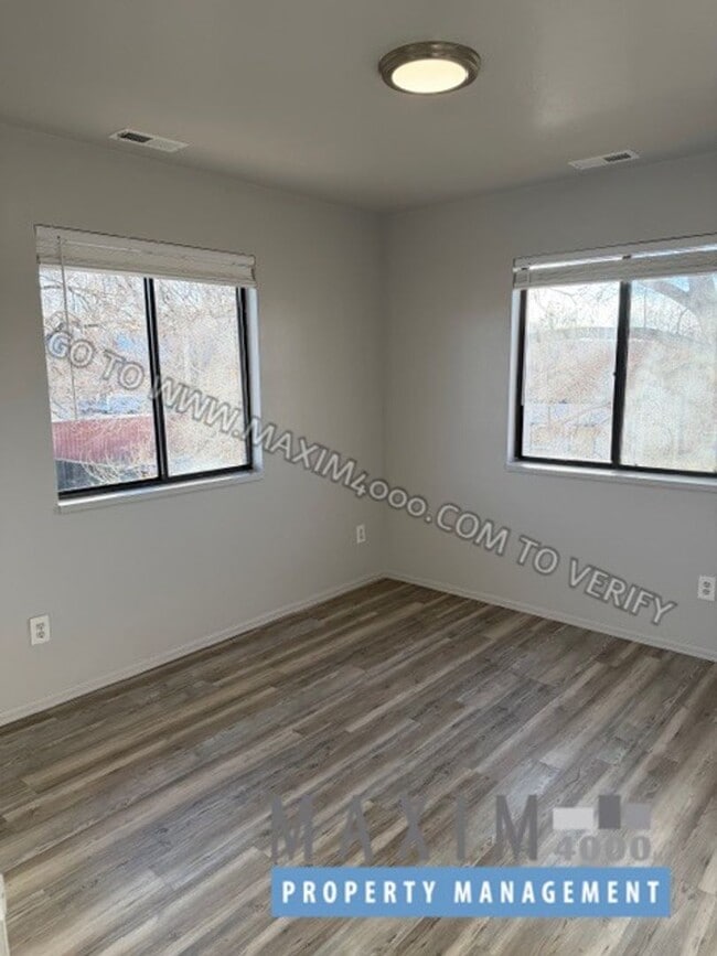 Building Photo - 559 N Sparn St