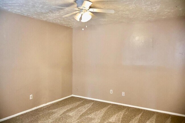 Building Photo - 14054 Bell Towne Dr