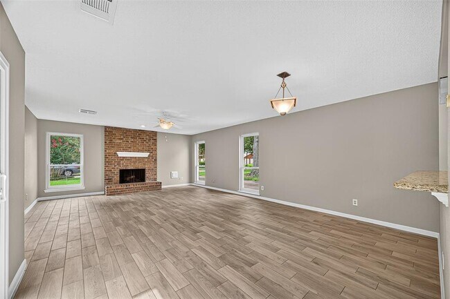 Building Photo - 16019 Parksley Dr