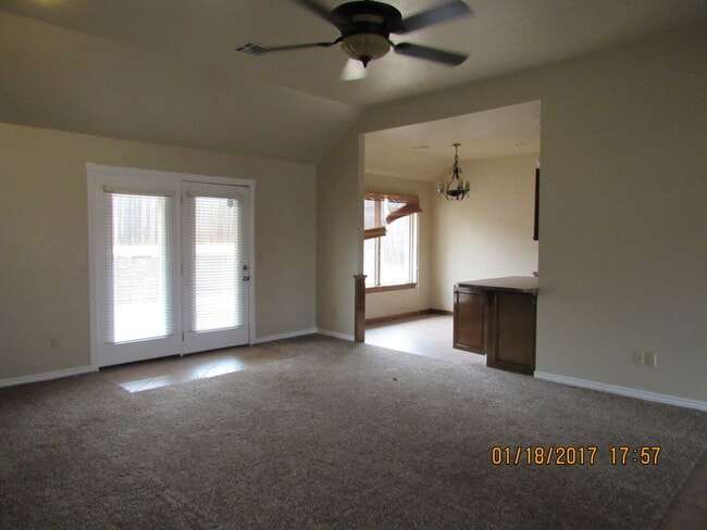 Building Photo - BEAUTIFUL HOME IN WOLFCREEK AREA!!!