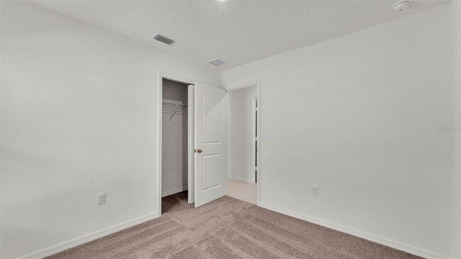 Building Photo - 727 Chestnut Ln