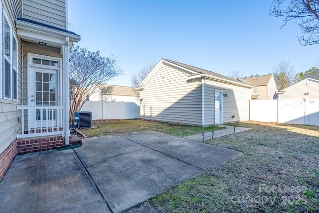 Building Photo - 10725 Serape Rd