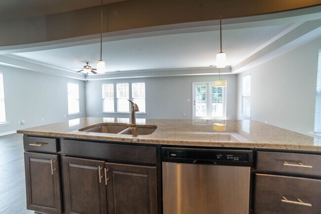 Building Photo - Available Now! ?? ?? ??!