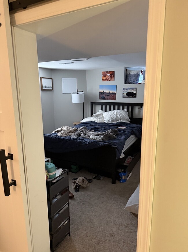 Building Photo - Amazing 4-Bedroom Retreat with 2 Full Baths and 2400 Sq Ft of Space in Minneapolis. 9/1