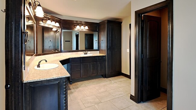 Building Photo - Very Nice 3 bedroom 2 bath home in Edmond schools