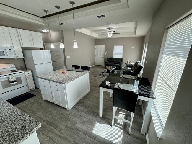 Building Photo - 807 E Starr St