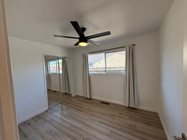 Building Photo - Updated 3-bedroom single story in Oakdale!