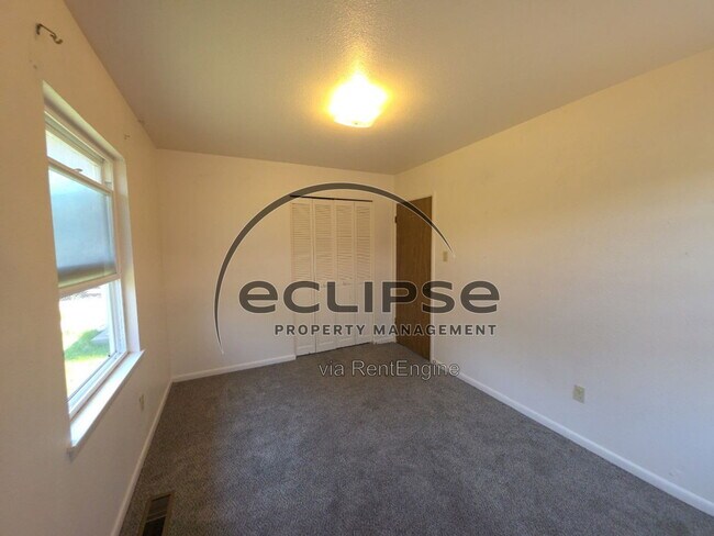 Building Photo - 721 Lee Dr