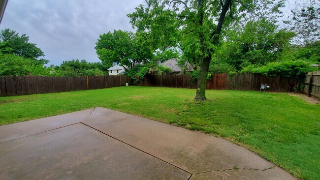 Building Photo - (3) Bed, (2)Bath Avail NOW! Cambridge Addi...