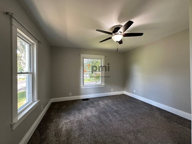 Building Photo - 2122 Elston St