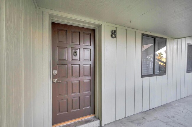 Building Photo - 800 NW Fork Rd