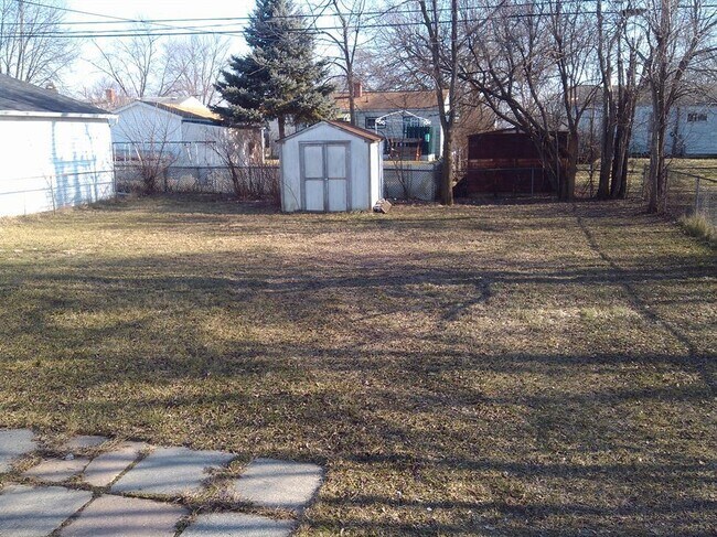 Primary Photo - 1148 Fall River Rd
