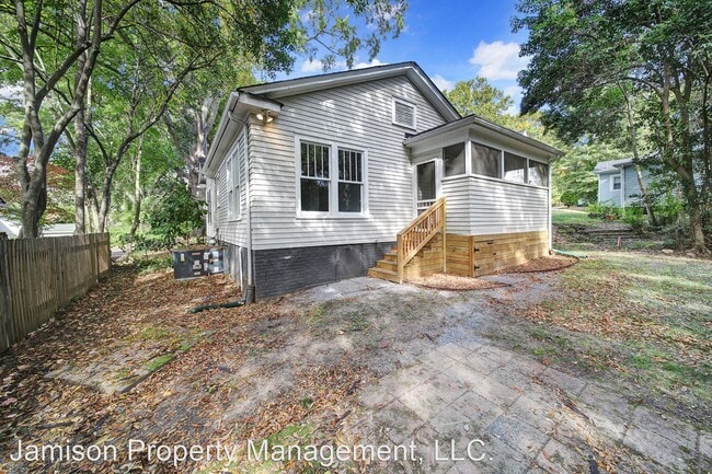 Building Photo - 2 br, 1 bath House - 205 W 6th St
