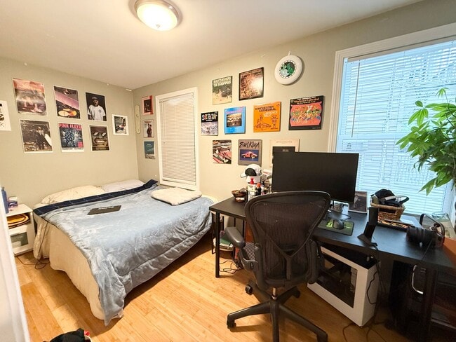 Building Photo - B-Line/ Packard's Corner 4-Bed/2 Bath