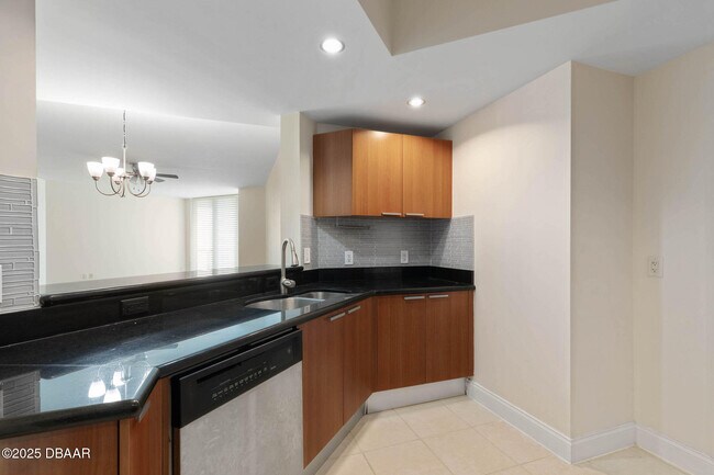 Building Photo - 231 Riverside Dr