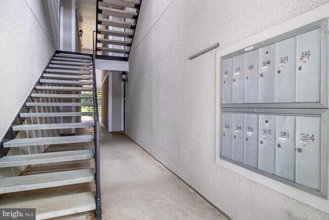 Building Photo - 1535 Lincoln Way