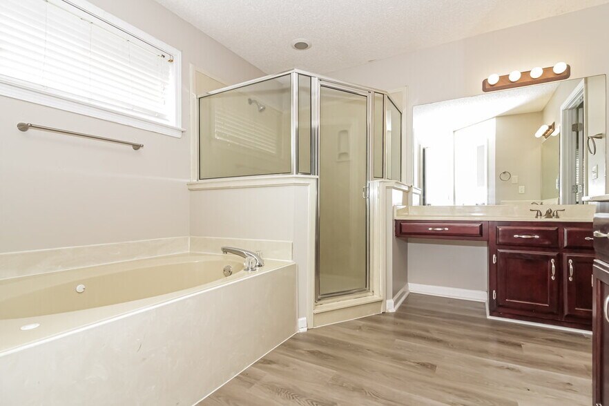 Building Photo - 4845 Shadow Pine Cove