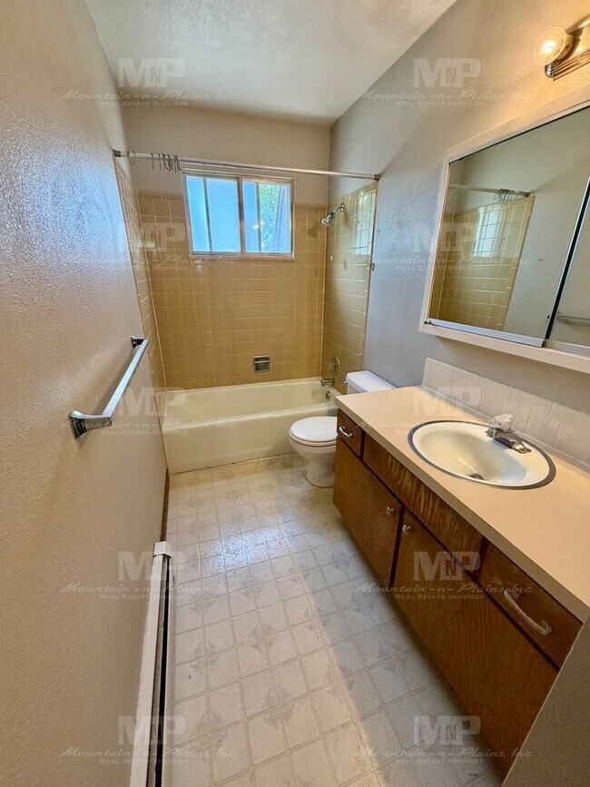 Building Photo - 1628 Azalea Dr