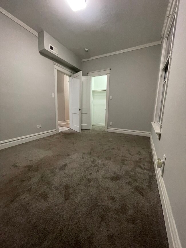 Building Photo - 7421 S Eberhart Ave