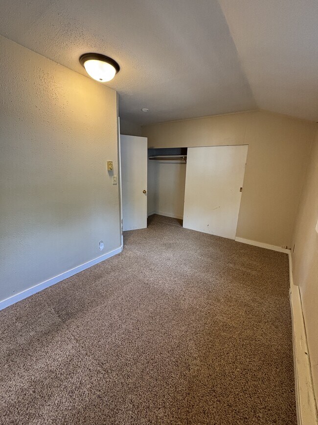 Building Photo - 110 S Willow St