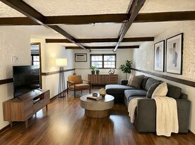 Building Photo - 42 Swanson Ct