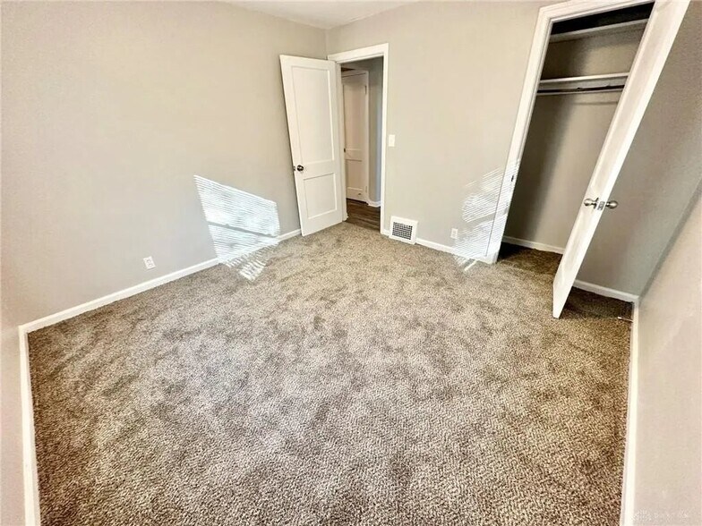 Building Photo - 2714 Holmes Ave