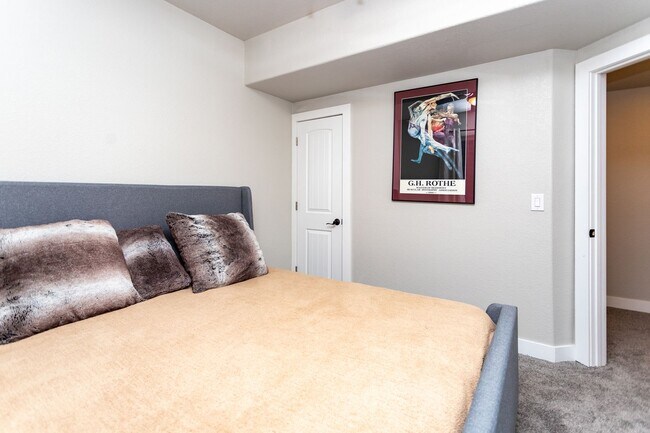 Building Photo - 11560 Spectacular Bid Cir