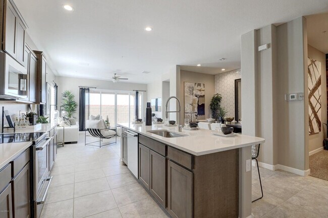 Building Photo - 1255 N Arizona Ave