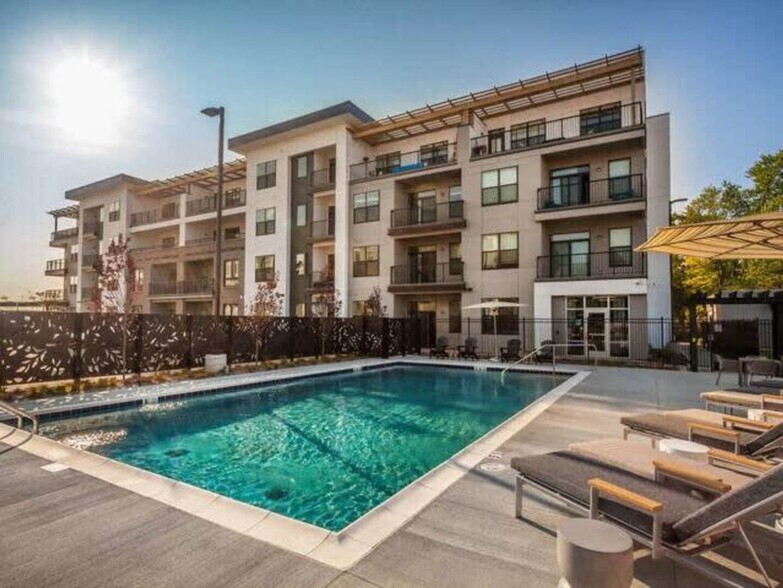 Building Photo - 8510 Westfield Blvd
