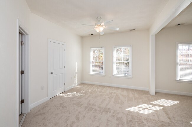 Building Photo - 915 Colley Ave