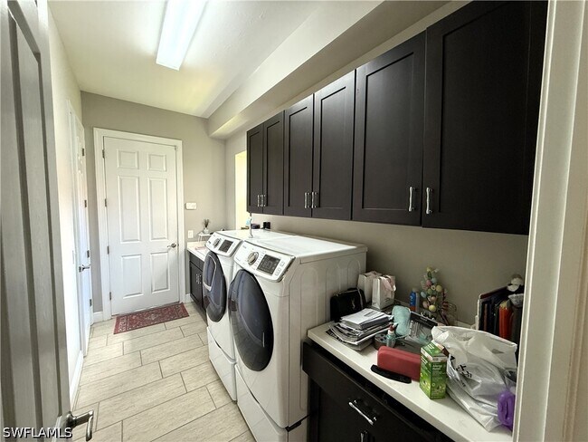 Building Photo - 10124 Belcrest Blvd