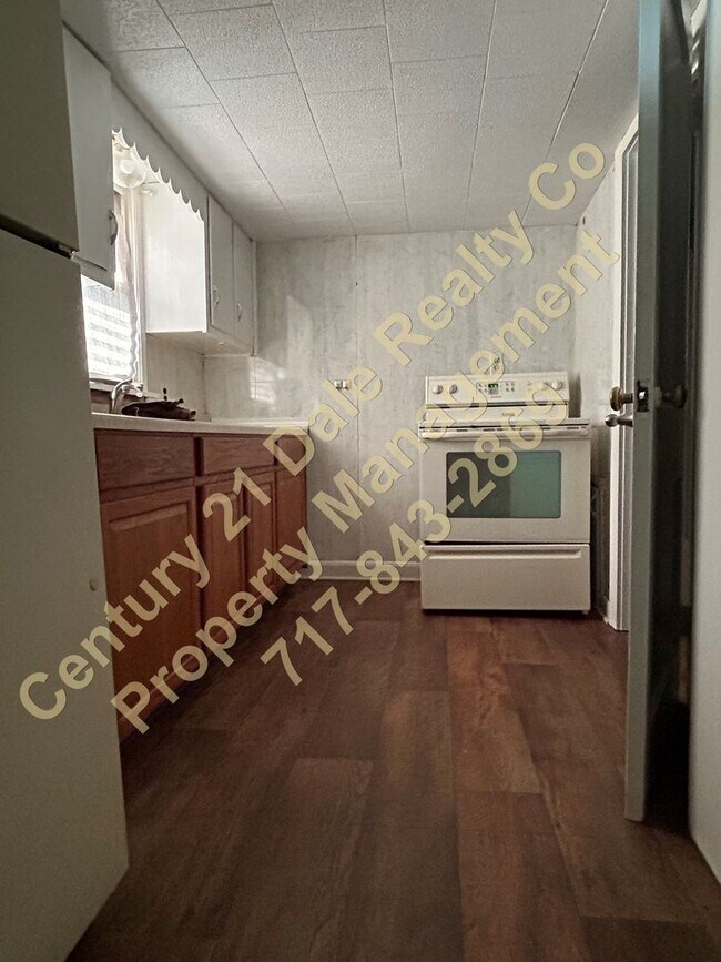 Building Photo - Large 2 Bedroom Apartment in Eastern Schoo...