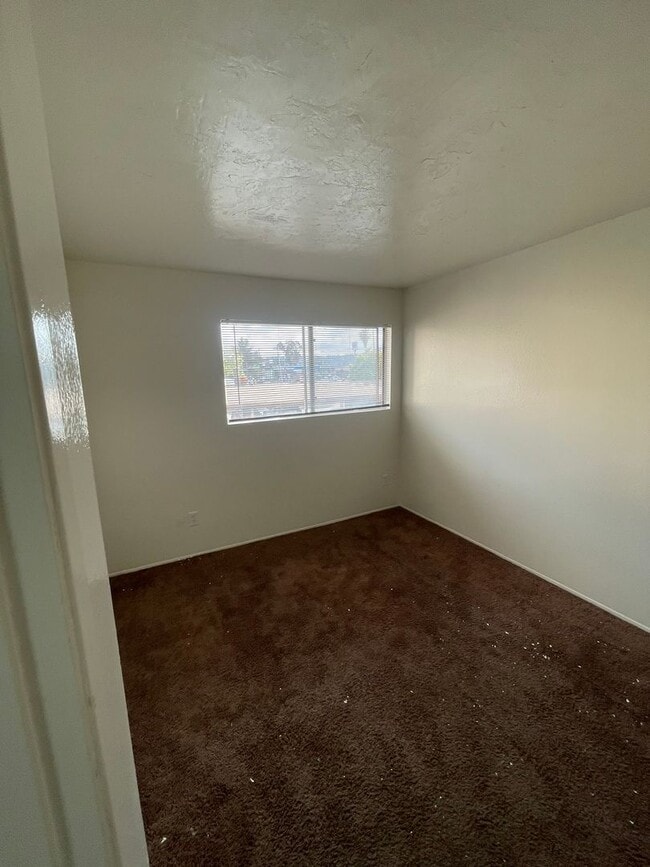 Building Photo - 2-bedroom, 1.5-bath townhouse in El Cajon