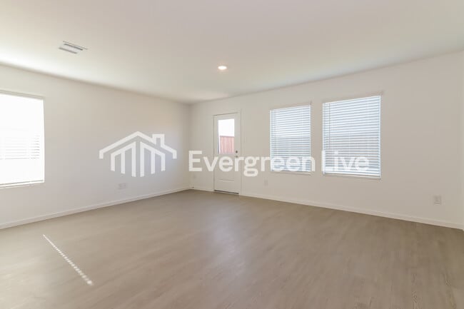 Building Photo - 2028 Derby Ln